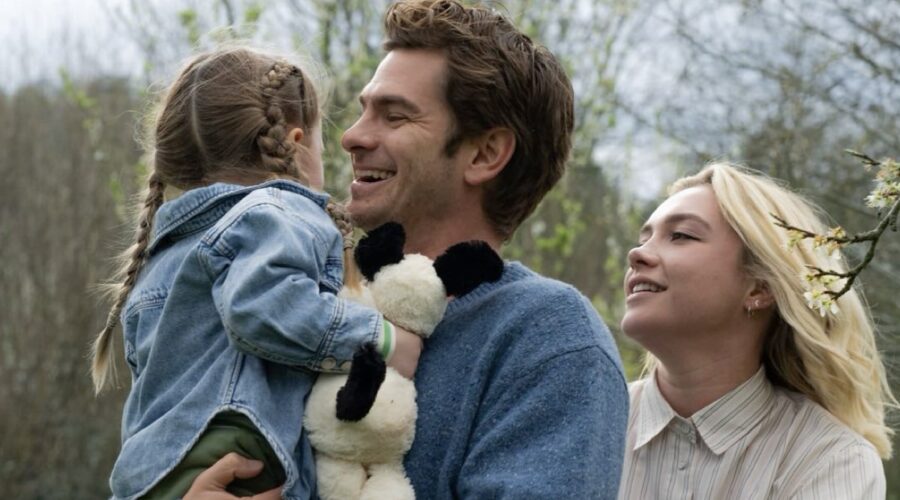 Grace Delaney, Florence Pugh E Andrew Garfield In Una Scena Di We Live In Time Credits Lucky Red