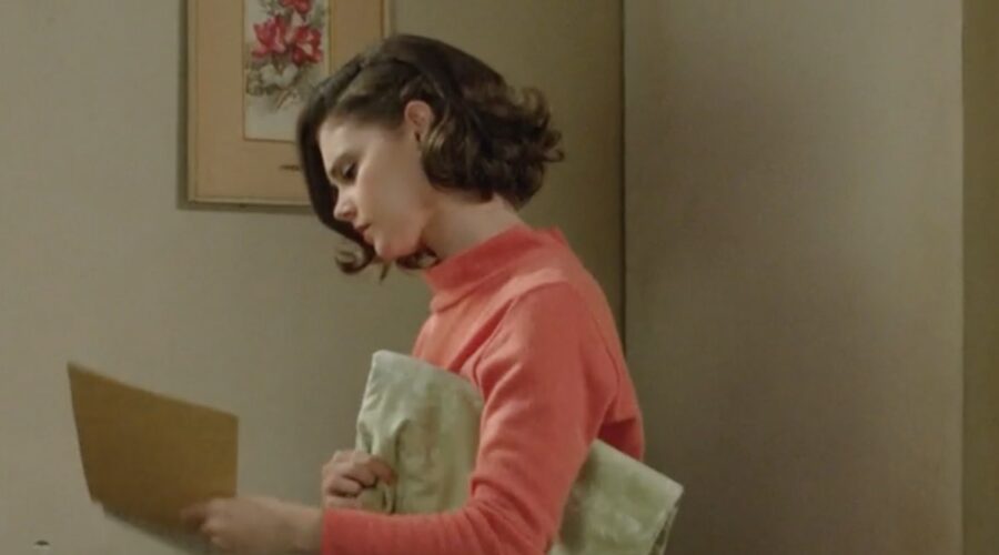 Elvira Camarrone (Clara Boscolo) in una scena della puntata 80 de “Il Paradiso Delle Signore 9”. Credits: Rai.