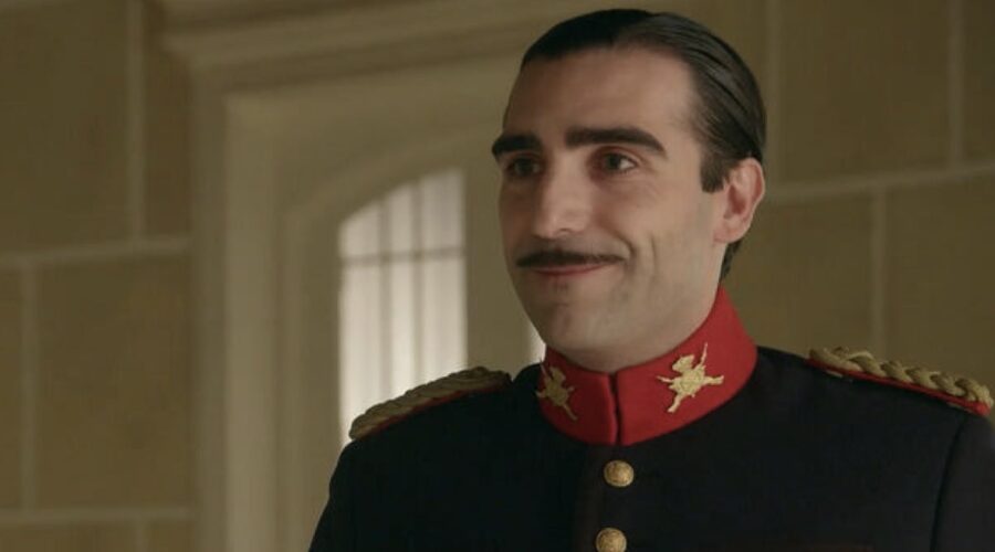 Guillermo Serrano (Lorenzo De La Mata) in una scena de “La Promessa”. Credits: RTI Mediaset.