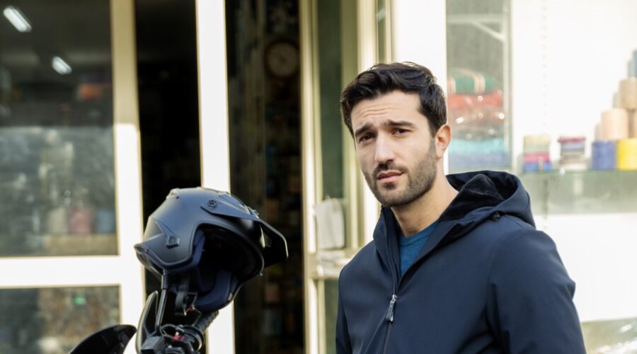 Luigi Miele (Damiano) in una scena di “Un Posto Al Sole”. Credits: Rai.