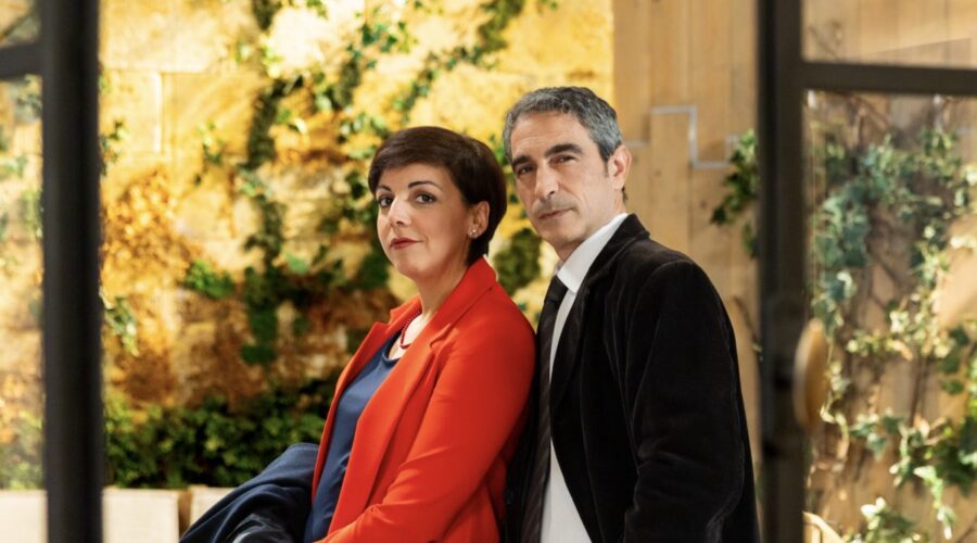 Da sinistra: Antonella Prisco (Mariella) e Massimo Peluso (Mimmo) in una scena di “Un Posto Al Sole”. Credits: Rai.