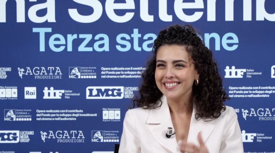 Screenshot di Chiara Russo sul set di “Mina Settembre 3”. Credits: Tvserial.it.