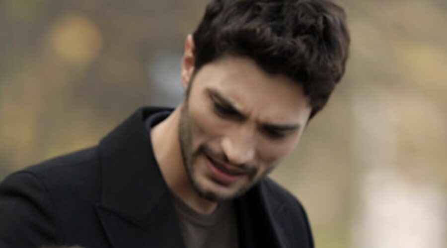Ilhan Sen (Ozan Korfali) in una scena di “Love, Reason, Get Even”. Credits: RTI Mediaset.