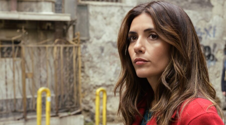 Serena Rossi (Mina) in una scena di “Mina Settembre 3”. Credits: Anna Camerlingo e Rai.