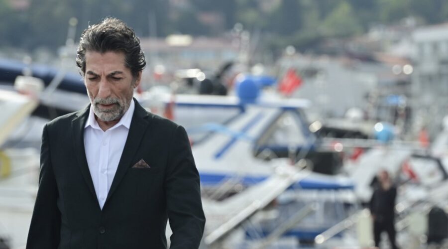 Mustafa Ugurlu (Murat Tarik Yenersoy) in una scena di “Tradimento”. Credits: RTI Mediaset.