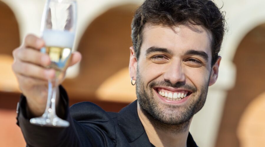 Vladimir Randazzo (Nunzio) in una scena di “Un Posto Al Sole”. Credits: Rai.