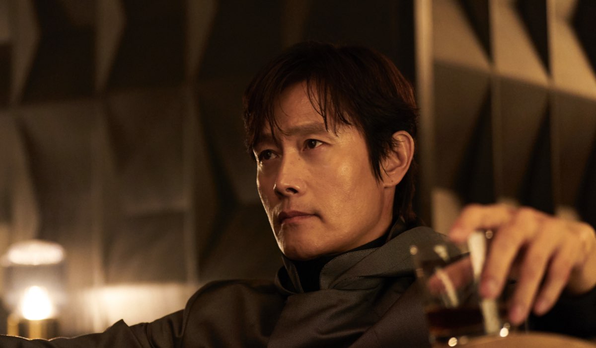Lee Byung-hun Nei Panni Di Hwang In-ho, Front Man. In Squid Game 3 Credits Netflix
