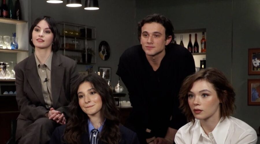 Da sinistra: Ambrosia Caldarelli (Cristina), Tommaso Donadoni (Pietro), Ludovica Ciaschetti (Olly) e Bianca Panconi (Melody) nell'intervista a “Che Dio ci Aiuti” 8. Credits: Tvserial.it