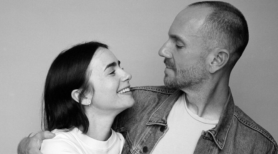 Charlie Mcdowell E Lily Collins Con La Figlia Credits Via Instagram