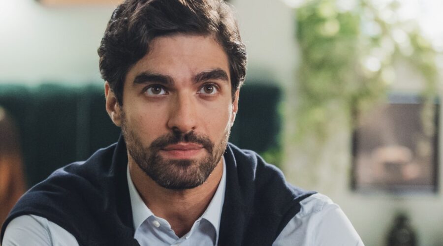 Giulio Corso (Corrado) in “Che Dio ci Aiuti 8”. Credits: Rai.
