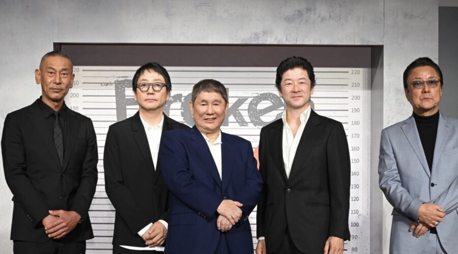 Il Cast Di Broken Rage Conferenza Stampa Photocall Cretids Amazon Mgm Studios