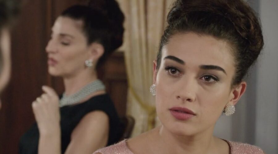 Nicoletta Di Bisceglie (Rosa Camilli) in una scena della puntata 101 de “Il Paradiso Delle Signore 9”. Credits: Rai.