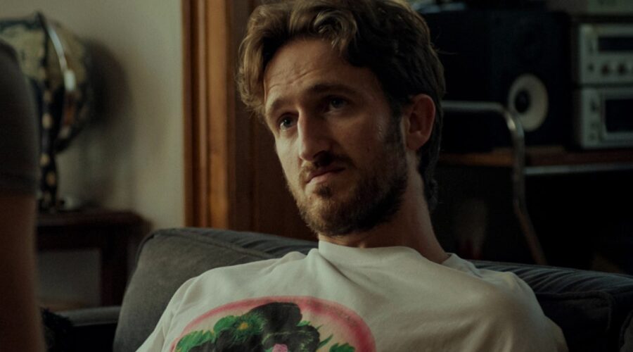 Joan Amargos (Raúl) in una scena di “Amare da morire”. Credits: Apple Tv plus.