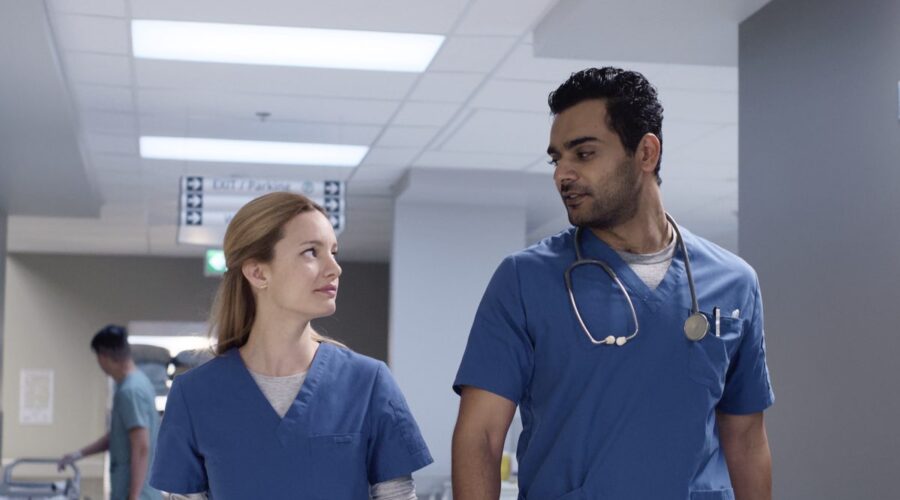 Da sinistra: Laurence Leboeuf (Mags) e Hamza Haq (Bash) in una scena di “Transplant” Credits: Sky.