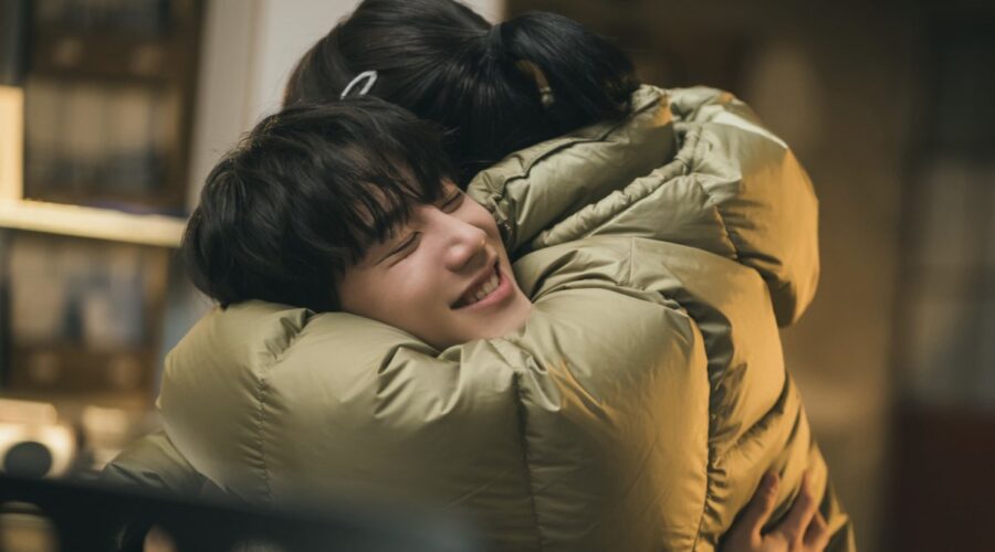 Melo Movie (L To R) Lee Jun-young As Hong Si-jun, Jeon So-nee As Son Ju-a In Melo Movie Cr. Ko Nam-hi:netflix