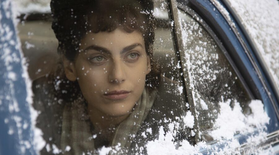 Miriam Leone interpreta Oriana Fallaci nella serie tv “Miss Fallaci”. Credits: Paramount/Rai.