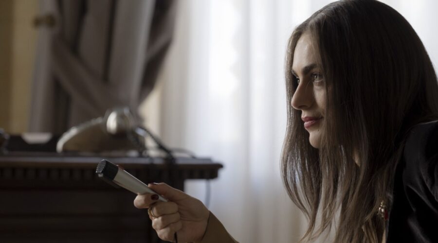Miriam Leone (Oriana Fallaci) in “Miss Fallaci”. Credits: Paramount/Rai.