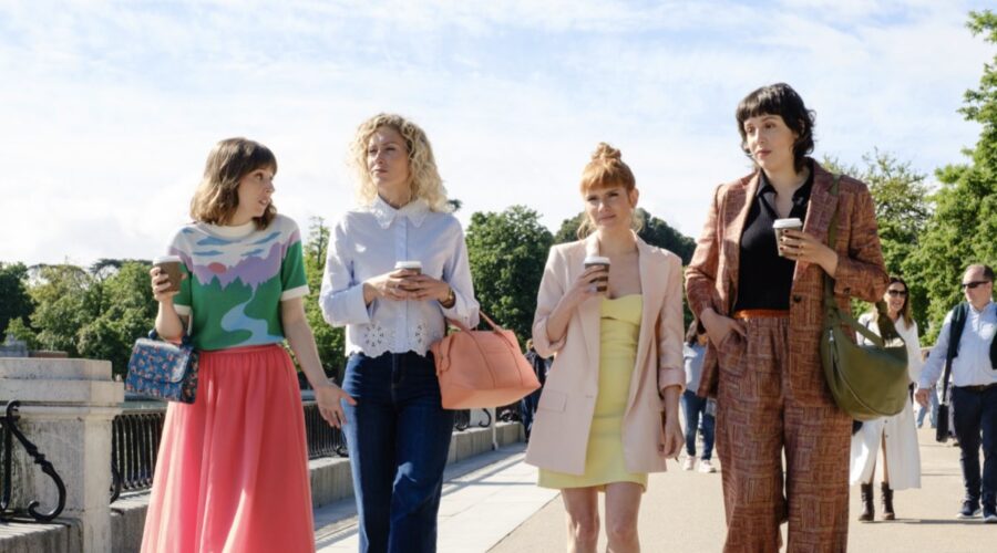 Da sinistra: Paula Malia come Carmen, Teresa Riott come Nerea, Diana Gómez come Valeria, Silma López come Lola in “Valeria”. Credits: Felipe Hernández/Netflix © 2024.