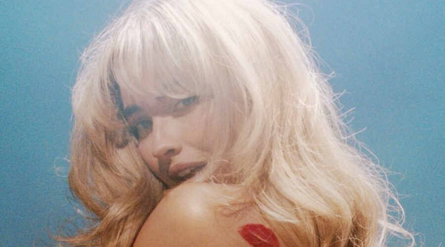 Sabrina Carpenter, Cover Per Short N’ Sweet Deluxe Credits Universal Island