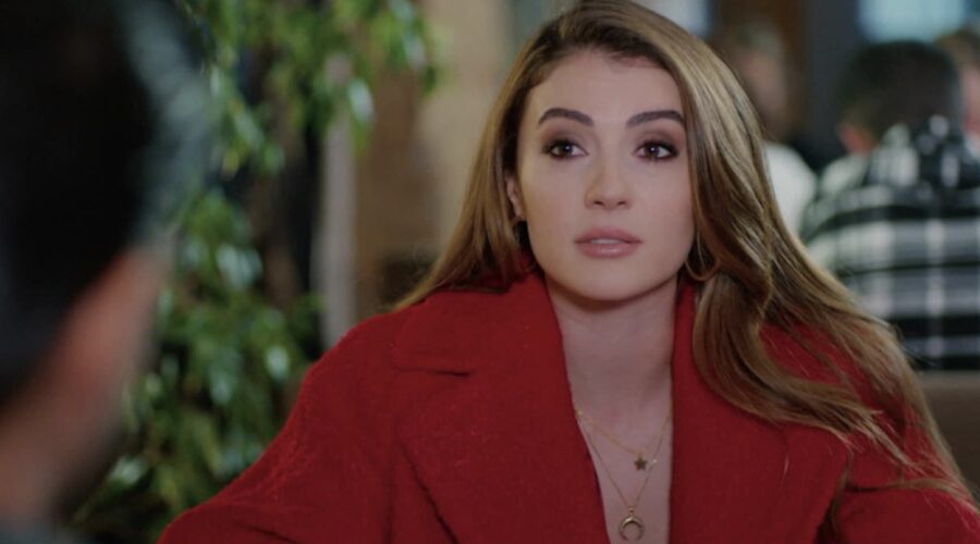 Burcu Özberk (Esra Erten) in una scena di “Love, Reason, Get Even”. Credits: RTI Mediaset.