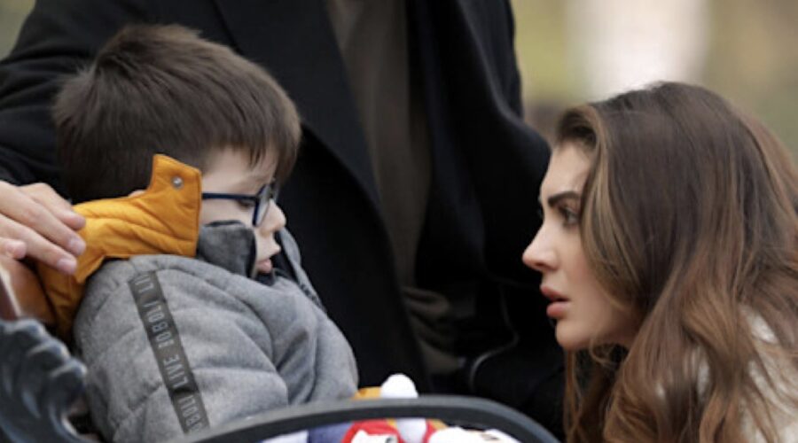 Burcu Özberk (Esra Erten) in una scena di “Love, Reason, Get Even”. Credits: RTI Mediaset.