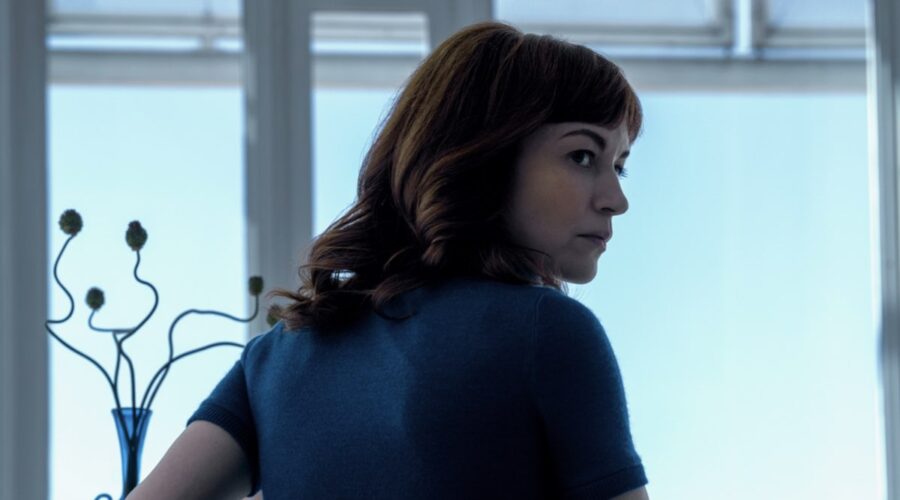 Britt Lower in “Scissione”. Credits: Apple TV+.