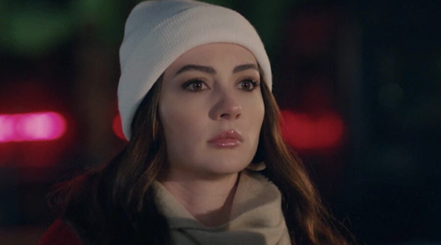 Burcu Özberk (Esra Erten) in una scena di “Love, Reason, Get Even”. Credits: RTI Mediaset.