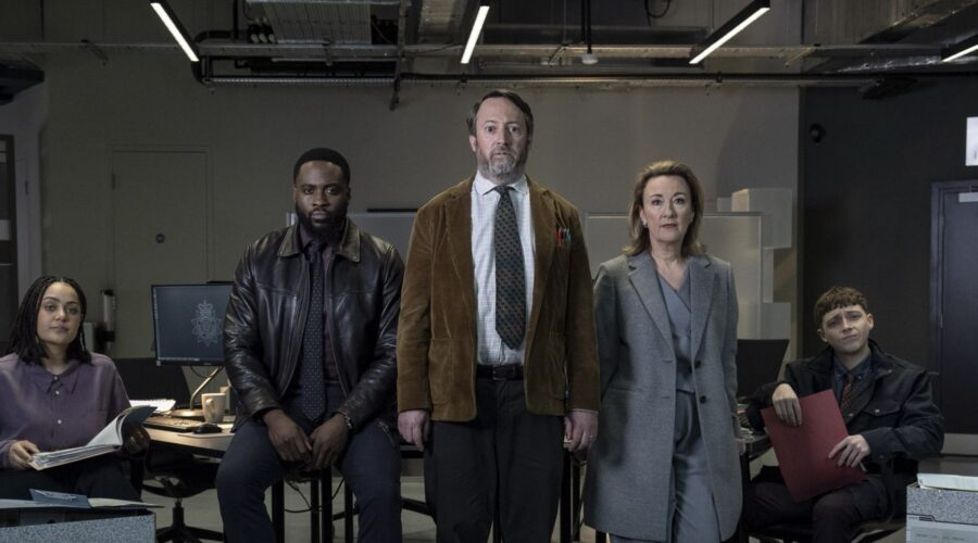 Il cast di “Ludwig”. Credits: Giallo/ BBC.