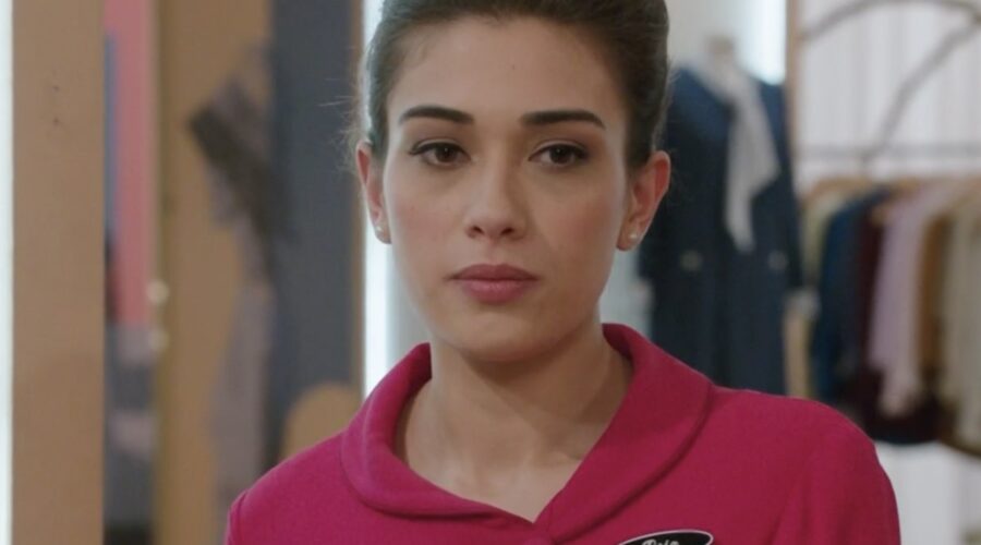 Nicoletta Di Bisceglie (Rosa Camilli) in una scena della puntata 120 de “Il Paradiso Delle Signore 9”. Credits: Rai.