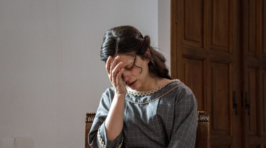 Amparo Piñero (Martina Luján)in La Promessa Credits Rete In Rete