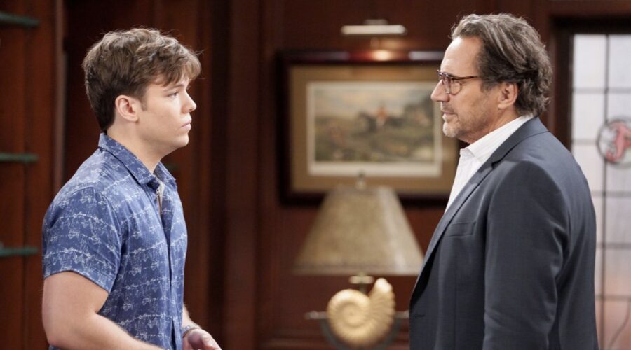 Da sinistra: Joshua Hoffman (R.J. Forrester) e Thorsten Kaye (Ridge Forrester) in “Beautiful”. Credits: BBL DISTRIBUTION/RTI Mediaset.