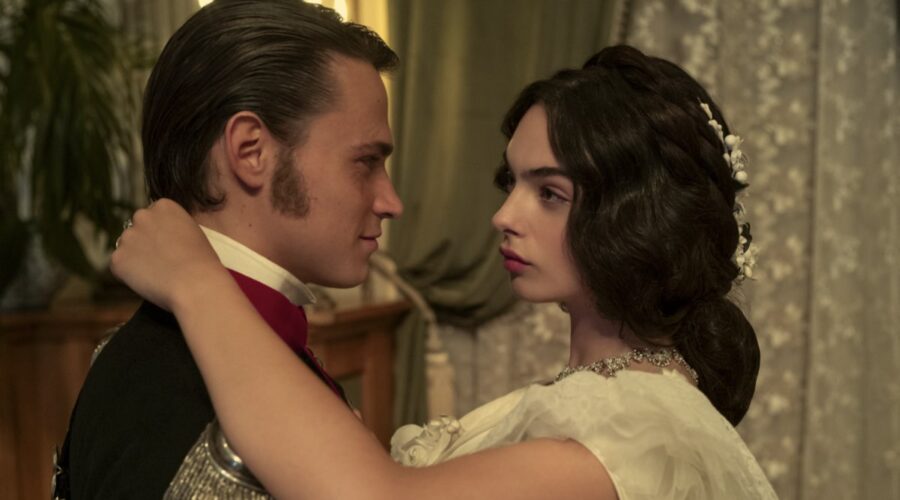 Saul Nanni (Tancredi) e Deva Cassel (Angelica Sedara) in una scena de “Il Gattopardo”. Credits: Netflix/Lucia Iuorio.