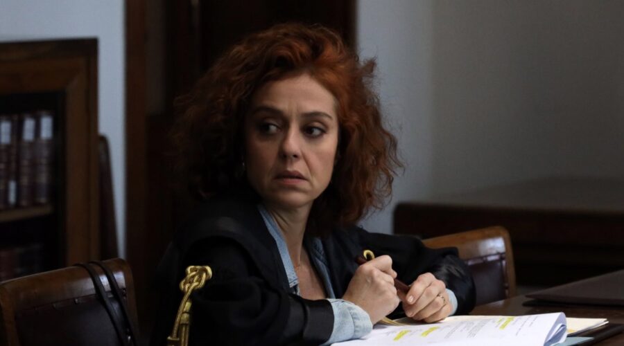 Vanessa Scalera (Imma) in una scena di “Imma Tataranni” 4. Credits: Rai.