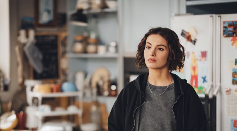 Ambrosia Caldarelli (Cristina) in “Che Dio Ci Aiuti 8”. Credits: Rai.