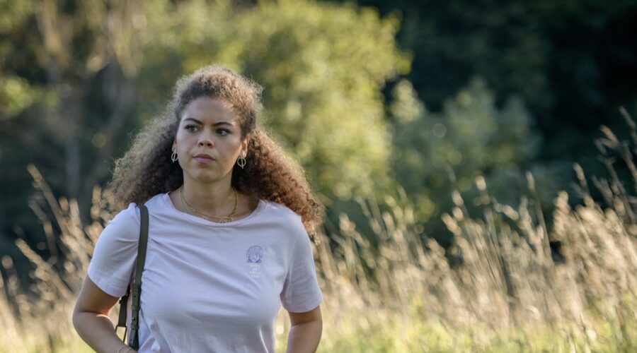 Soluna-Delta Kokoò (Ana) in una scena di “Tempesta d'amore”. Credits: RTI Mediaset.