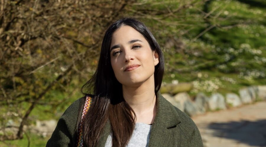 Gina Amarante (Manuela) in “Un Posto al Sole” blocco 1336. Credits: Rai.