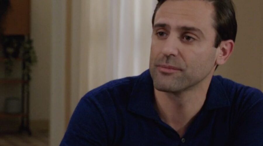 Thomas Santu (Enrico) in una scena de “Il Paradiso Delle Signore 9 puntata 141”. Credits: Rai.