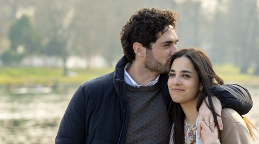 Da sinistra: Luca Turco (Niko) e Gina Amarante (Manuela) in una scena di “Un Posto al Sole”, Credits: Rai.