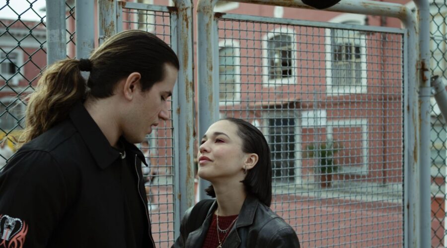 Francesco Panarella (Di Meo) e Maria Esposito (Rosa) in una scena di “Mare Fuori 5”. Credits: Sabrina Cirillo e Rai.