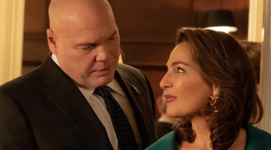 Vincent D'onofrio E Ayelet Zurer In Una Scena Di Daredevil Rinascita Credits Disney Plus