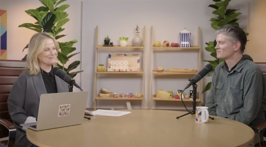 Amy Poehler E Mike Schur Nel Podcast Philly Justice Good Hang With Amy Poehler Credits Youtube