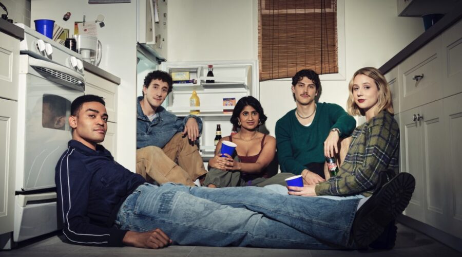 Il Cast Di Adults In Una Foto Promozionale Della Serie Credits Fx