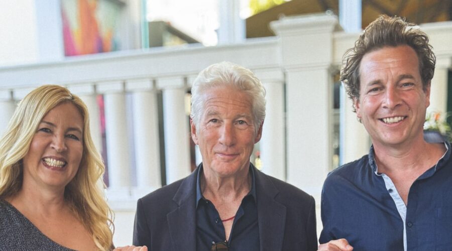 Wisdom Of Happiness_executive Richard Gere With Directors Barbara Miller And Philip Delaquis_copyright Das Kollektiv Gmbh