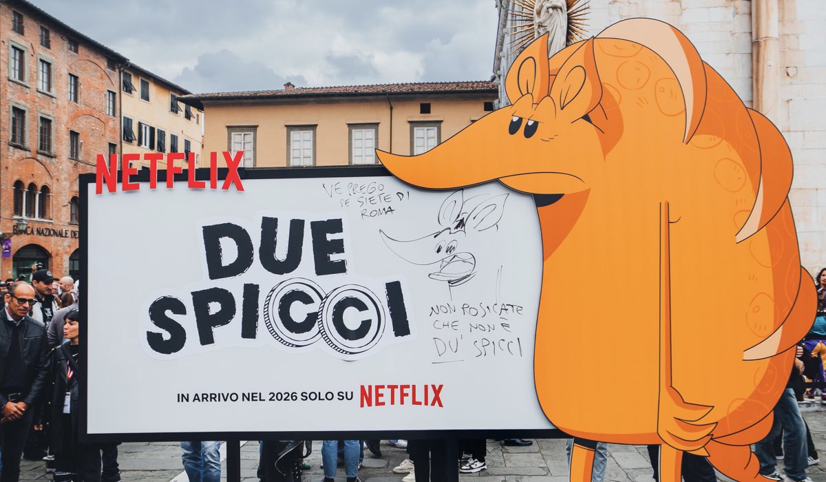Zerocalcare annuncia il titolo della terza serie per Netflix, “Due Spicci”, al Lucca Comics & Games 2025. Credits: Virginia Bettoja/Netflix.