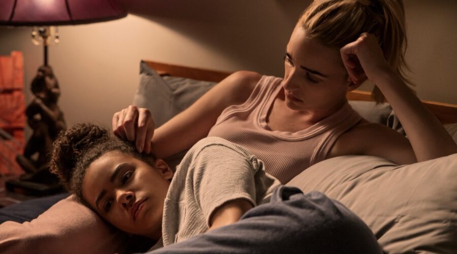 Ginny & Georgia. (L To R) Antonia Gentry As Ginny Miller, Brianne Howey As Georgia Miller In Episode 305 Of Ginny & Georgia. Cr. Amanda Matlovich/netflix