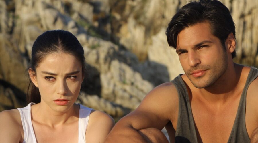 Özge Gürel E Serkan Çayoğlu In Cherry Season - La Stagione Del Cuore Credits Mediaset Infinity