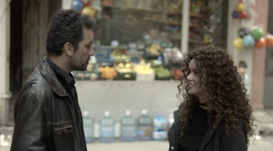 La Forza Di Una Donna I Canale 5 - 1a Tv Feyyaz Duman (Arif), Seray Kaya (Sirin Sarikadi) Credits Rete In Rete