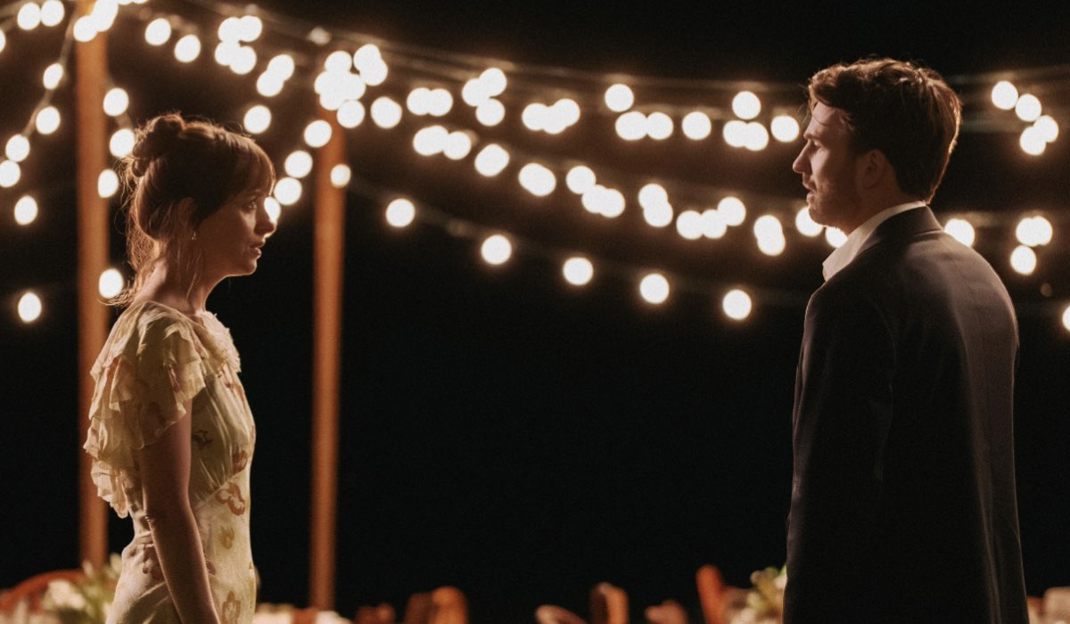 Dakota Johnson E Chris Evans In Material Love Credits A24 Eagle Pictures
