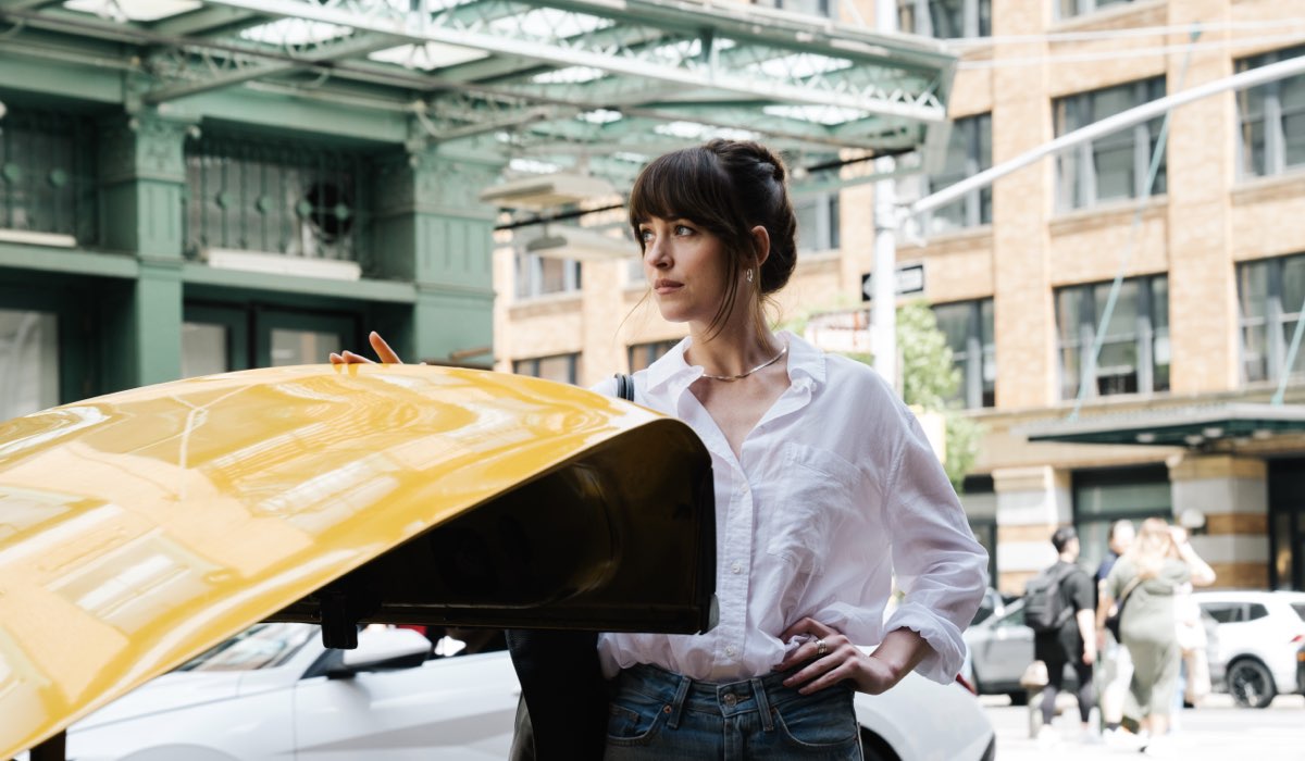 Dakota Johnson In Material Love Credits A24 Eagle Pictures