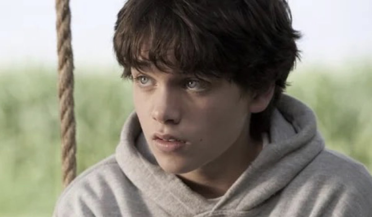 Dylan Sprayberry È Clark Kent In L'uomo D'acciaio Credits Netflix